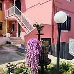 Lägenhet La Casetta Da Pa' E Na'